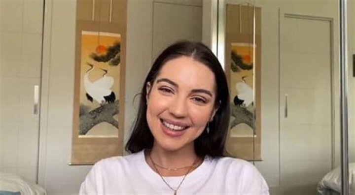 Adelaide Kane Bio (Wiki) 