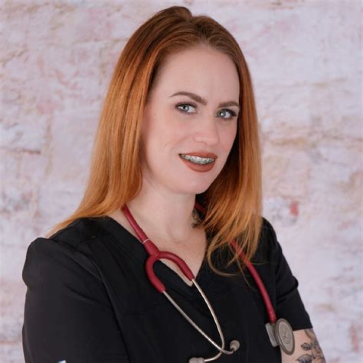 Amber Van Pelt Bio (Wiki) 