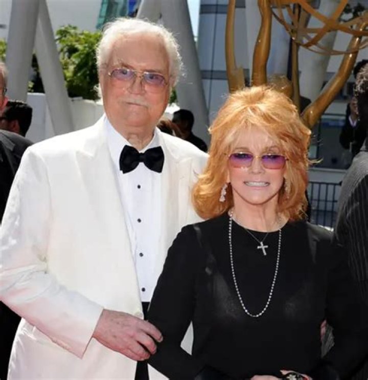 Auntie Mame Star Roger Smith Died from Myasthenia Gravis at 84!