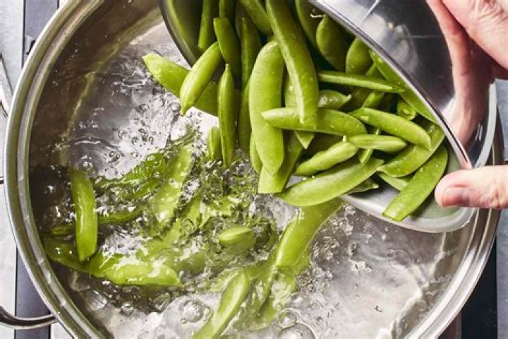 Can you blanch pears to remove skin?