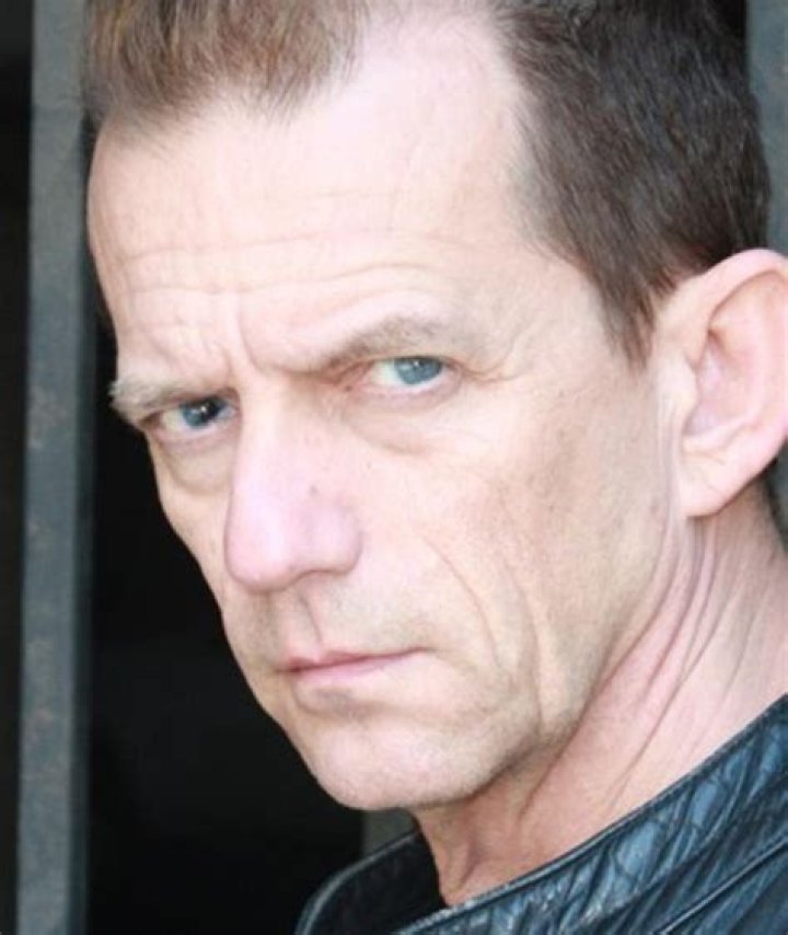 Ezra Buzzington Bio (Wiki) 