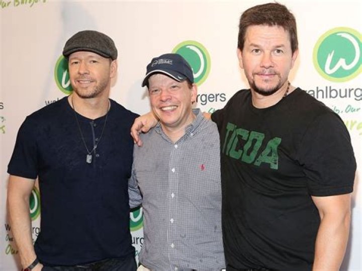 Get to know about the famous siblings of Buddy Wahlberg !