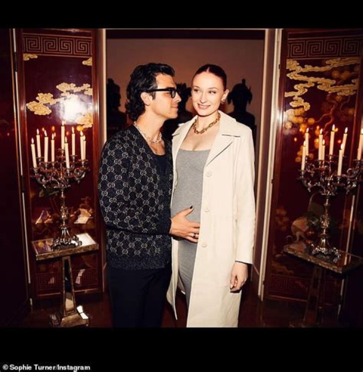 Has Sophie Turner came out as a gay? Despite being happily Married To Joe Jonas and has a daughter?