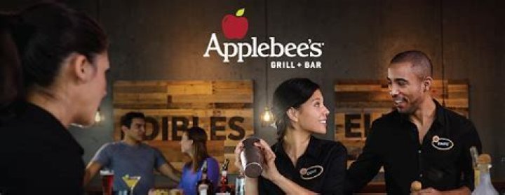 How much do servers make at Applebee’s in tips?