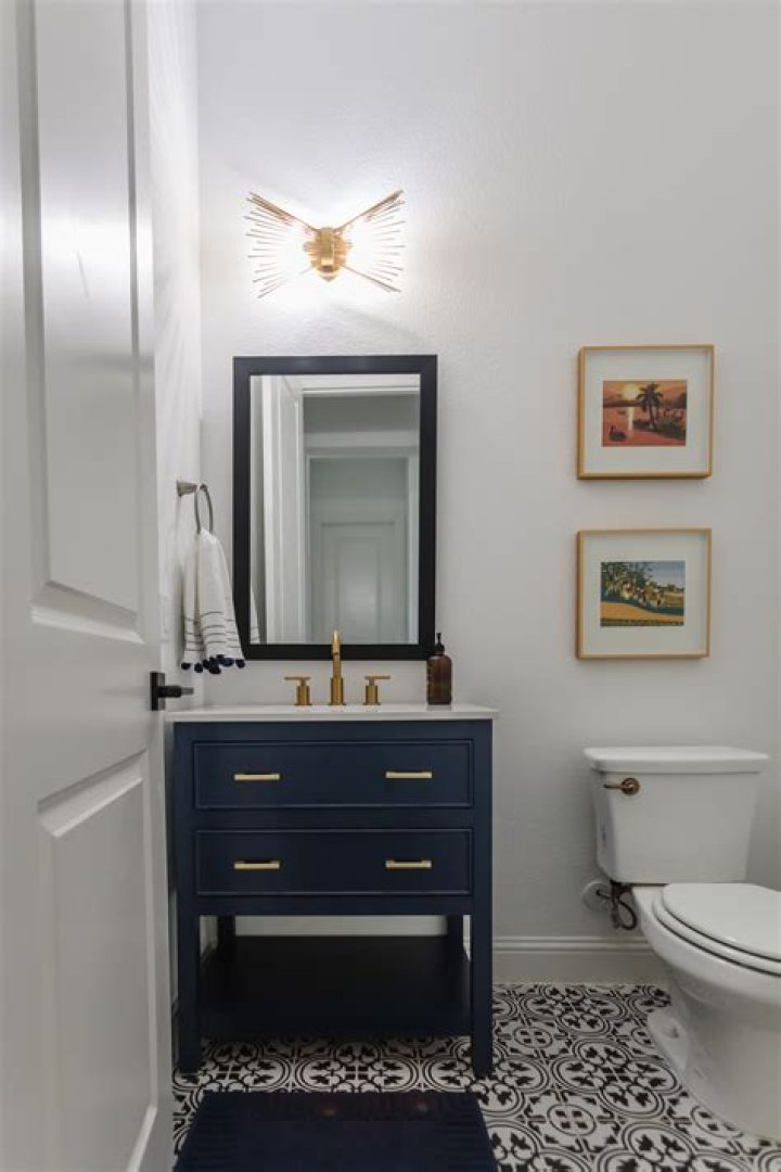 How much does it cost to paint a small powder room?