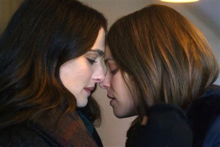 Is Rachel Weisz lesbian?