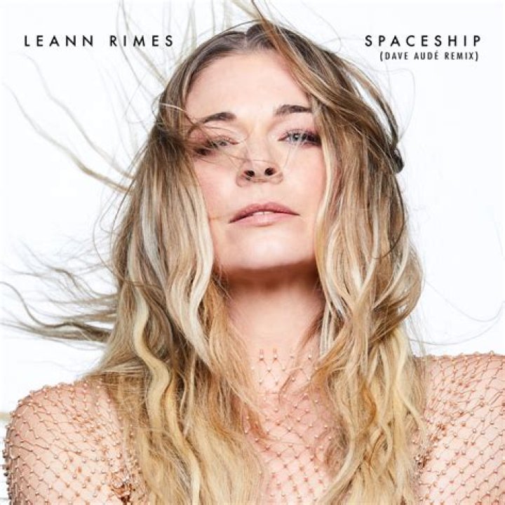 LeAnn Rimes scored a serious recording contract, will release an album this year