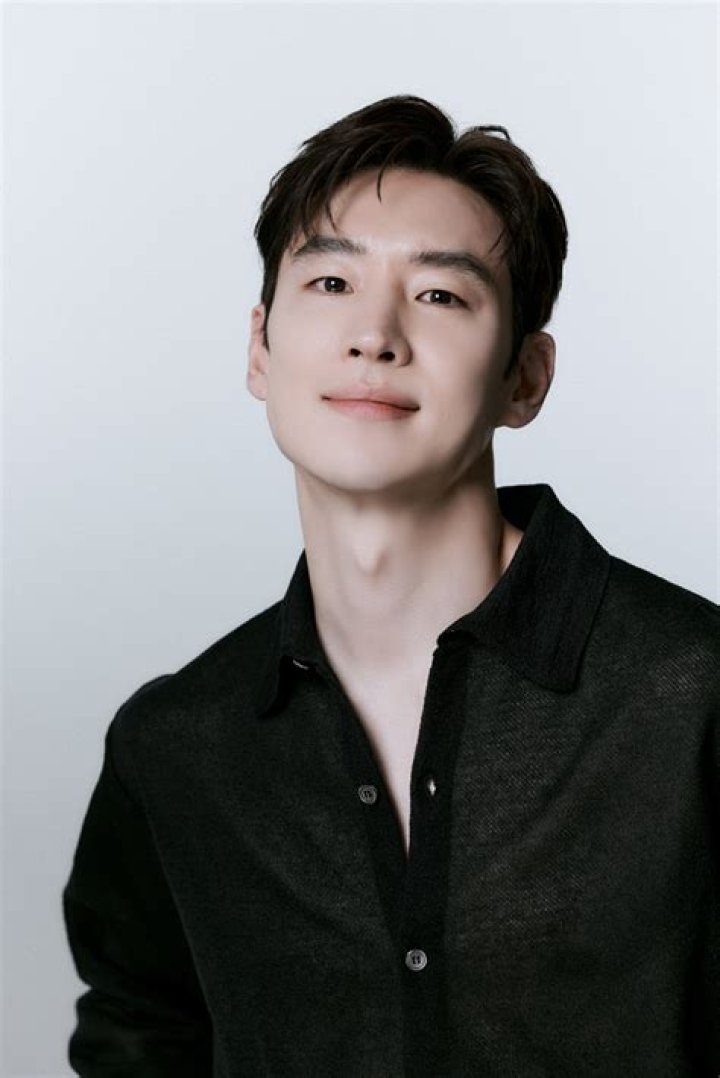 Lee Je-hoon Bio (Wiki) 