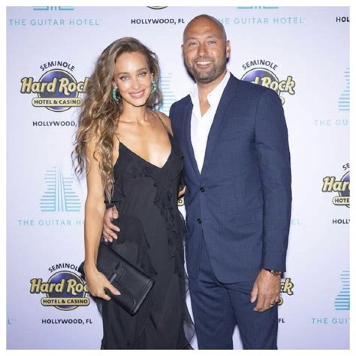 Pregnant wife Hannah Davis scored Husband Derek Jeter a Lifetime Supply of Beef Jerky; Here is the all details of their pregnancy, married life and relationship