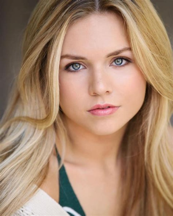 Sarah Graysun Bio (Wiki) 