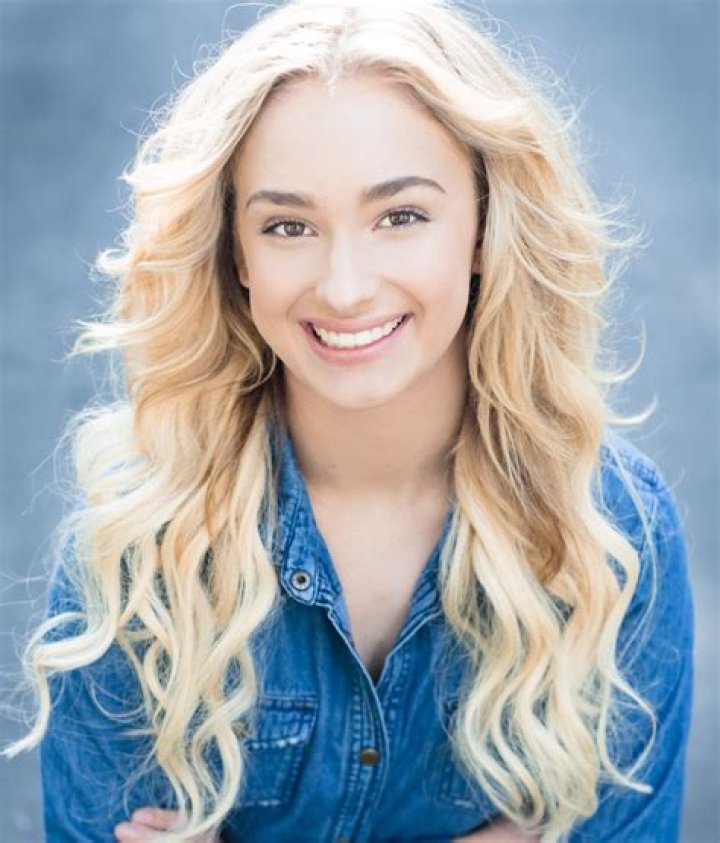 Sarah Reasons Bio (Wiki) 