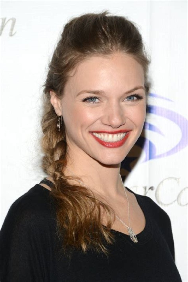 Tracy Spiridakos Bio (Wiki) 