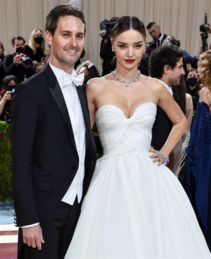 Wedding Bells for an adorable couple Miranda Kerr and Evan Spiegel, they are getting married; More about Miranda’s previous relationship and child