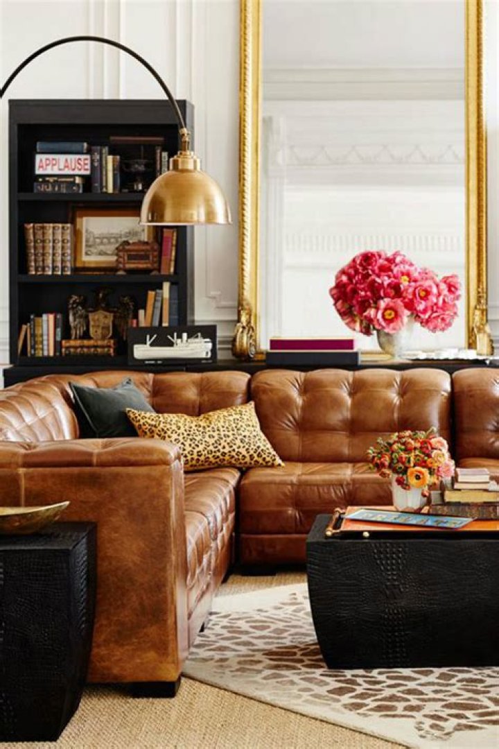 What Colours go with tan leather sofas?